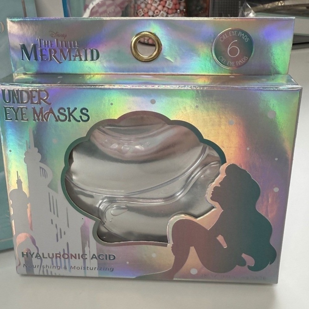 Disney Ariel Little Mermaid Eyeshadow Palette & Hyaluronic Under Eye‎ Mask Set - Picture 4 of 9